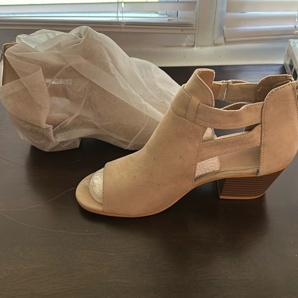 Ladies shoes